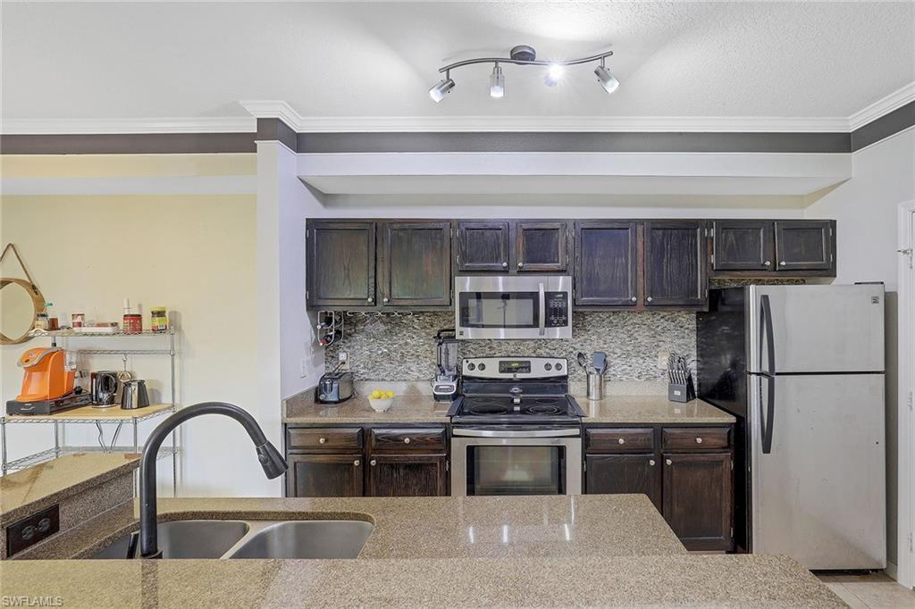 ROYAL GREENS - Residential