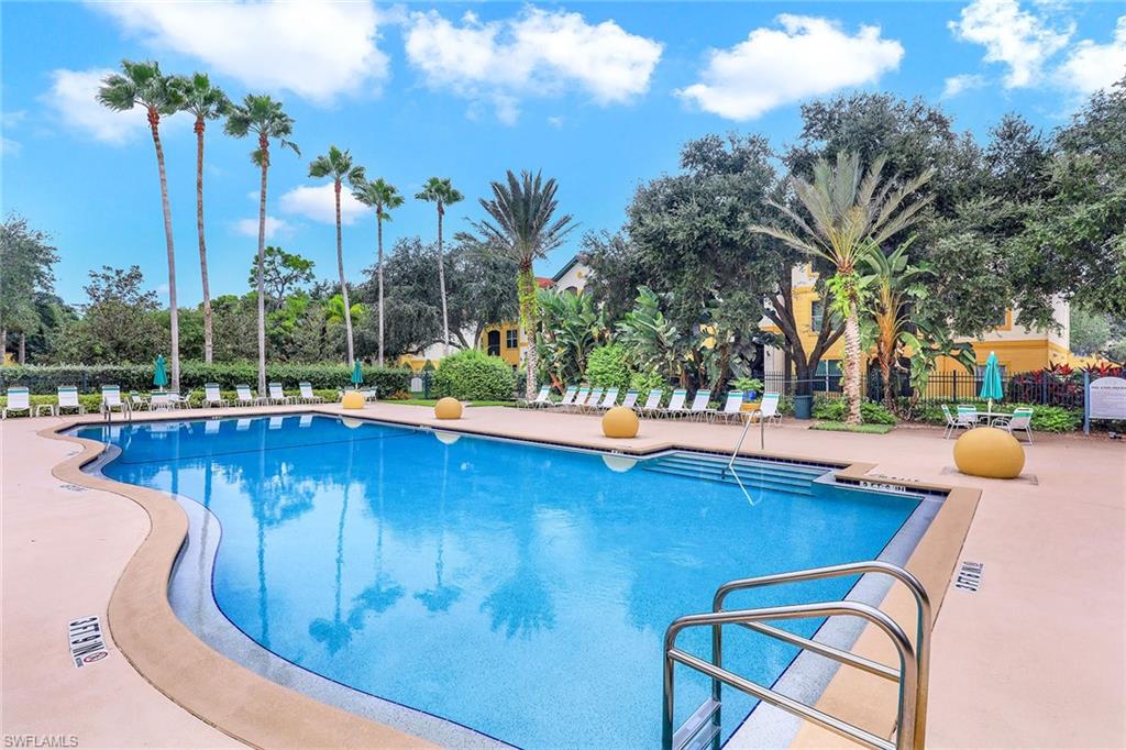 ROYAL GREENS - Residential