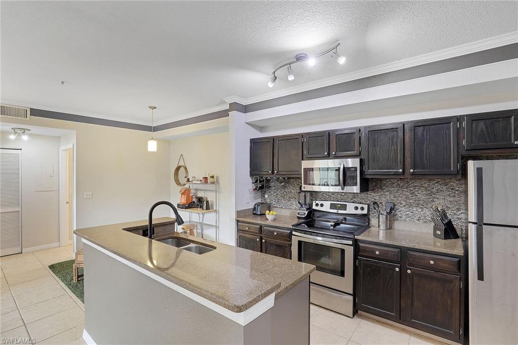 ROYAL GREENS - Residential