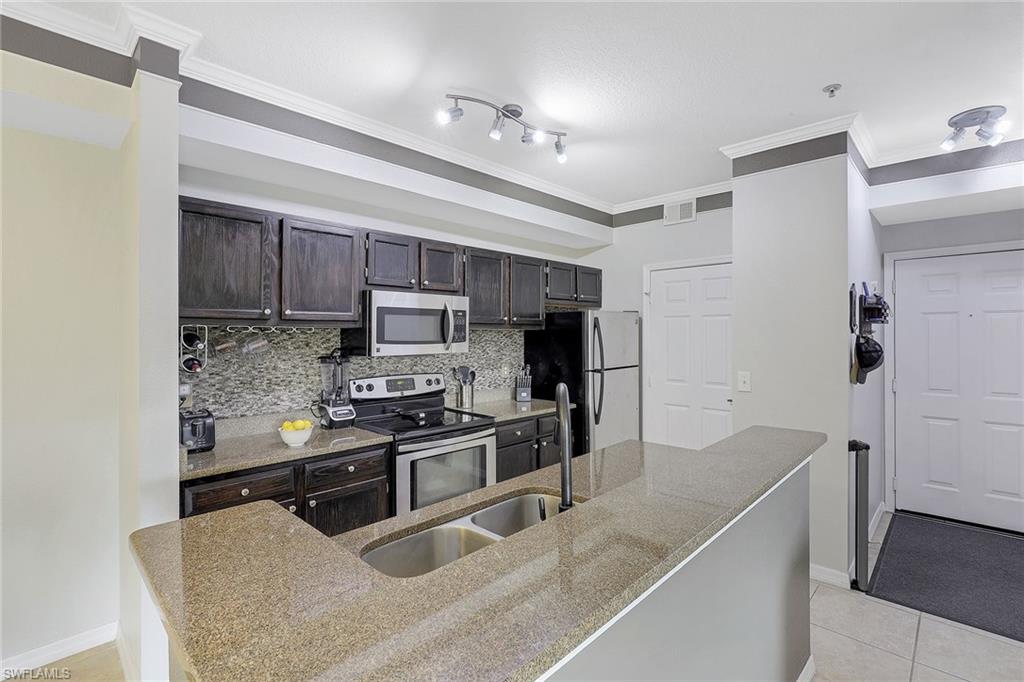 ROYAL GREENS - Residential