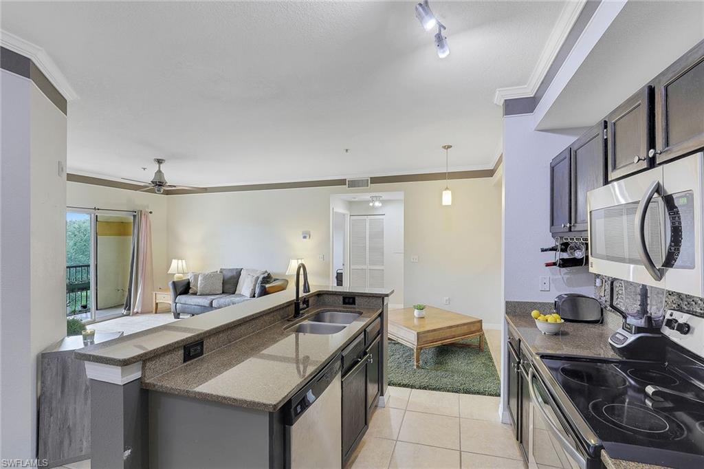 ROYAL GREENS - Residential