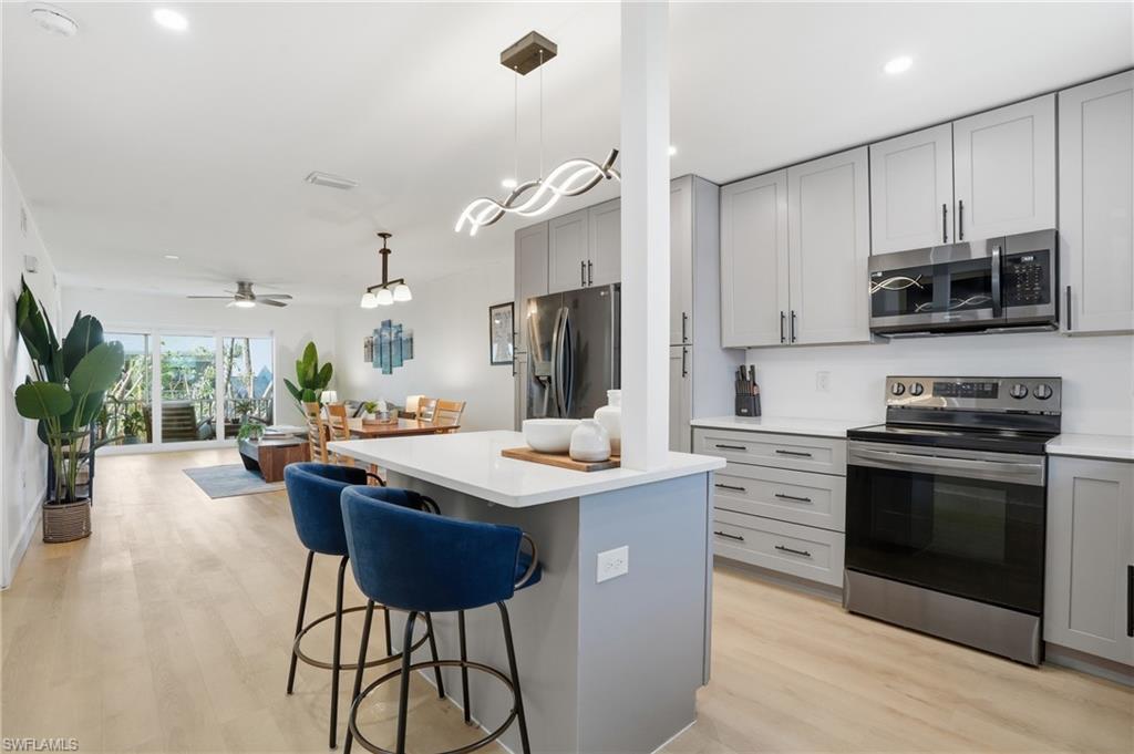 FOUR FOUNTAINS - Residential