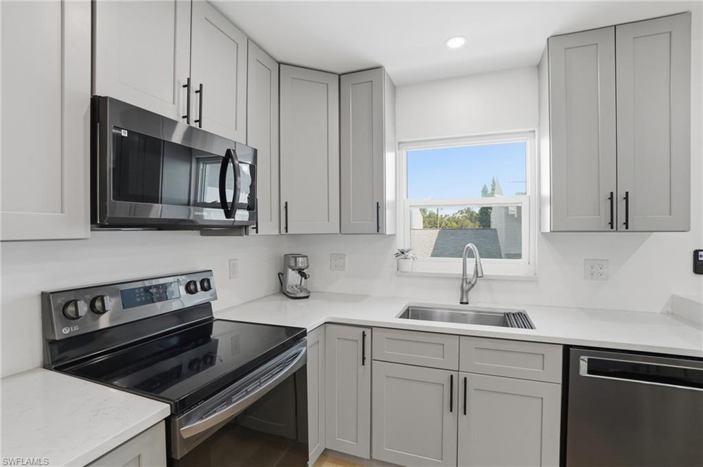FOUR FOUNTAINS - Residential