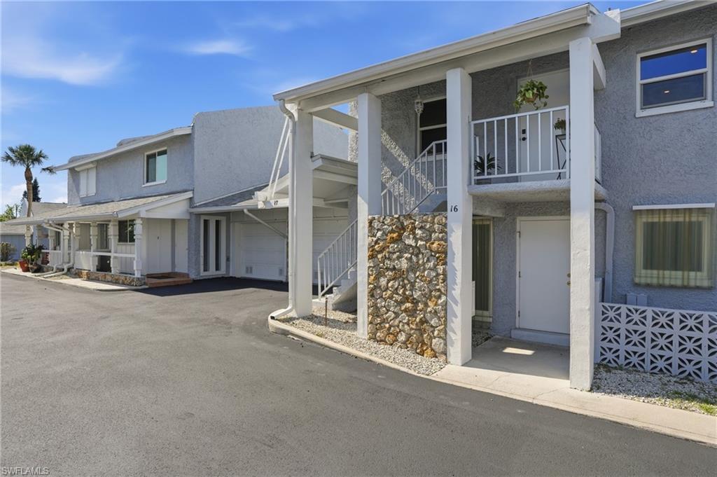 FOUR FOUNTAINS - Residential