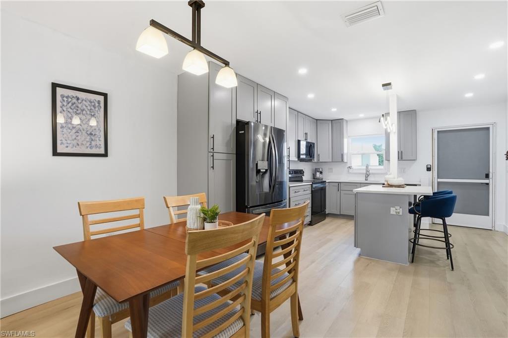 FOUR FOUNTAINS - Residential