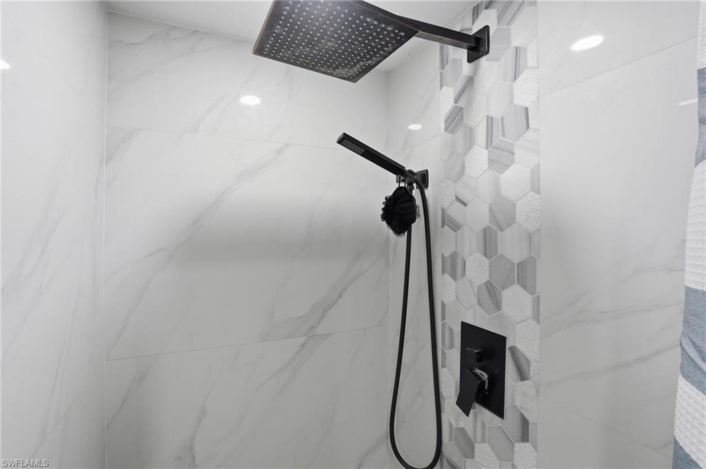 FOUR FOUNTAINS - Residential