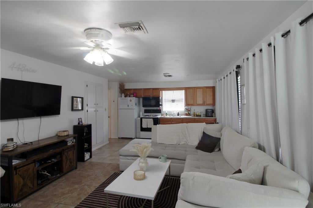 685 95th AVE N