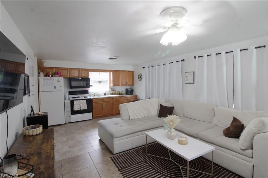 685 95th AVE N