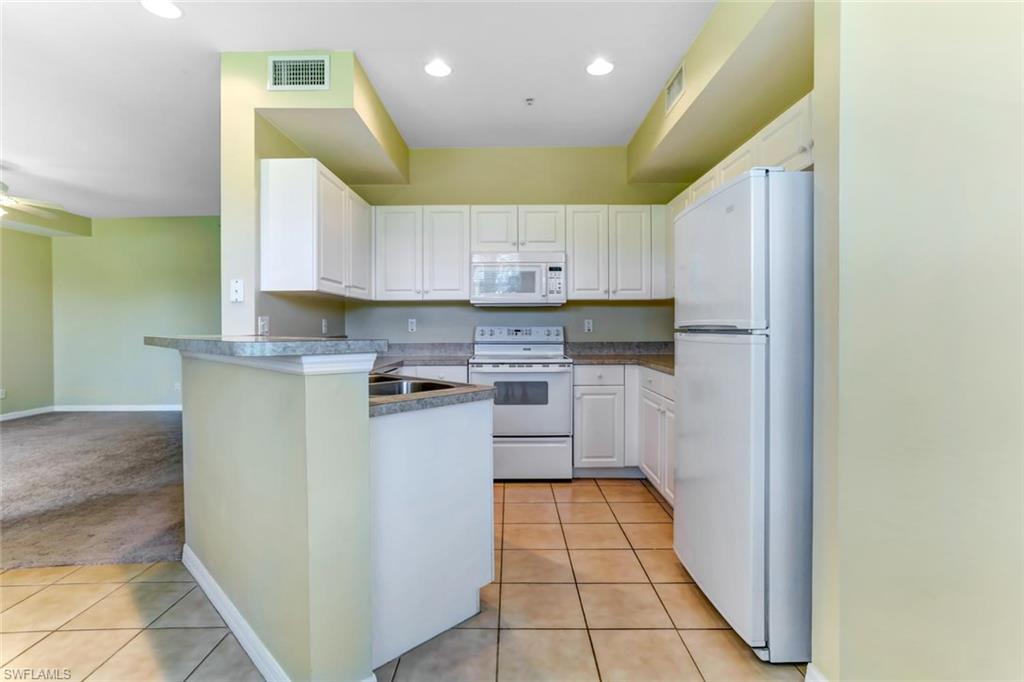 CLUBHOUSE VILLAS - Residential