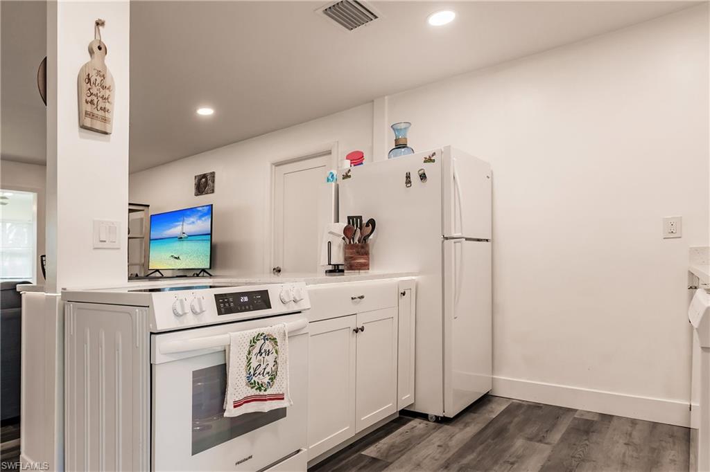 SANIBEL LAKE ESTATES - Residential