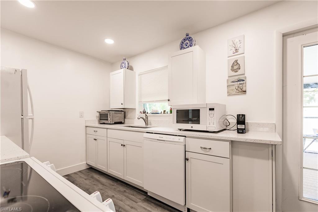 SANIBEL LAKE ESTATES - Residential