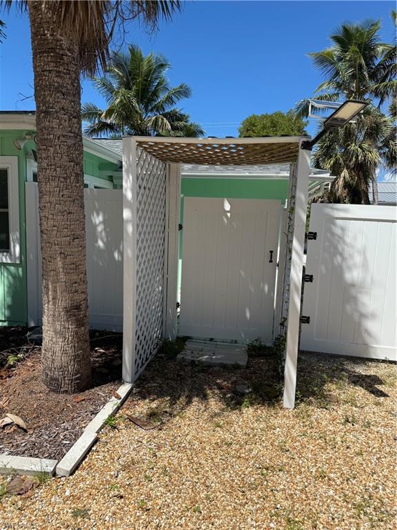 SANIBEL LAKE ESTATES - Residential