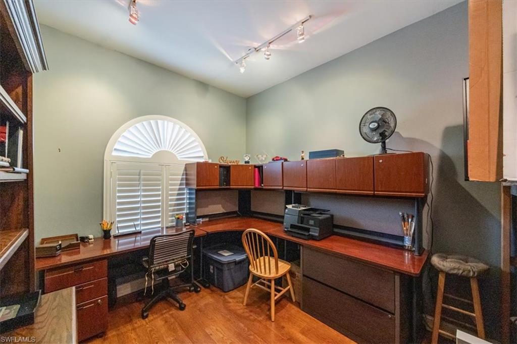 BANYAN WOODS - Residential