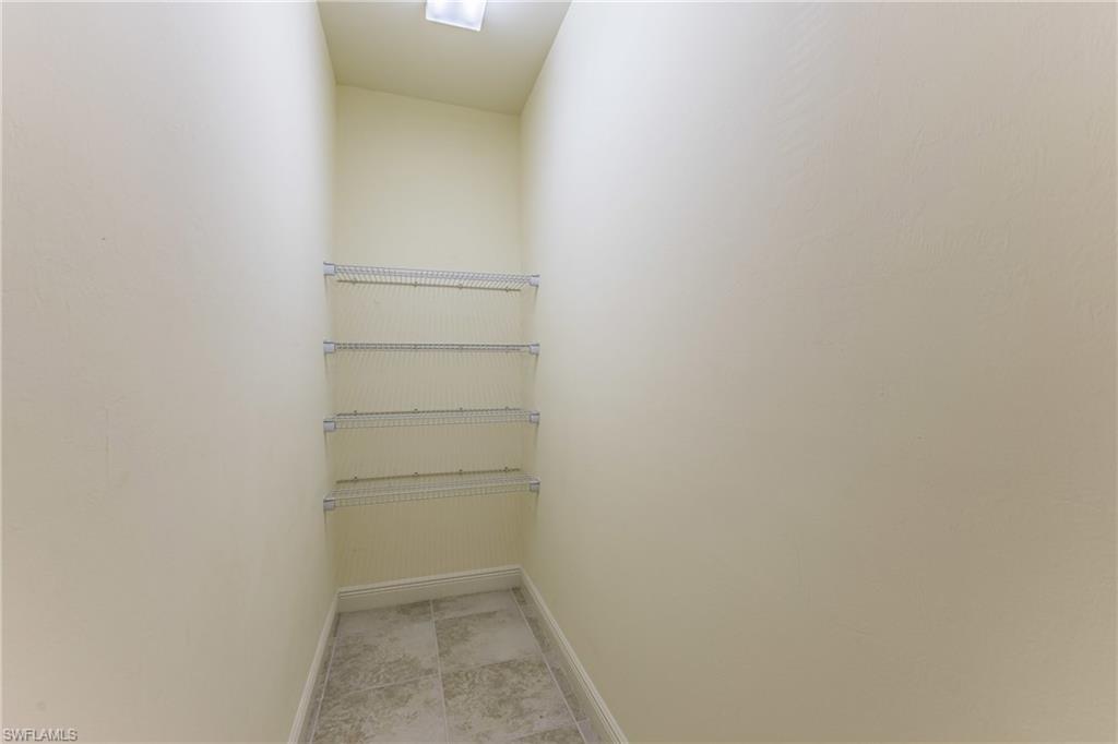 COUNTRY CLUB - Residential