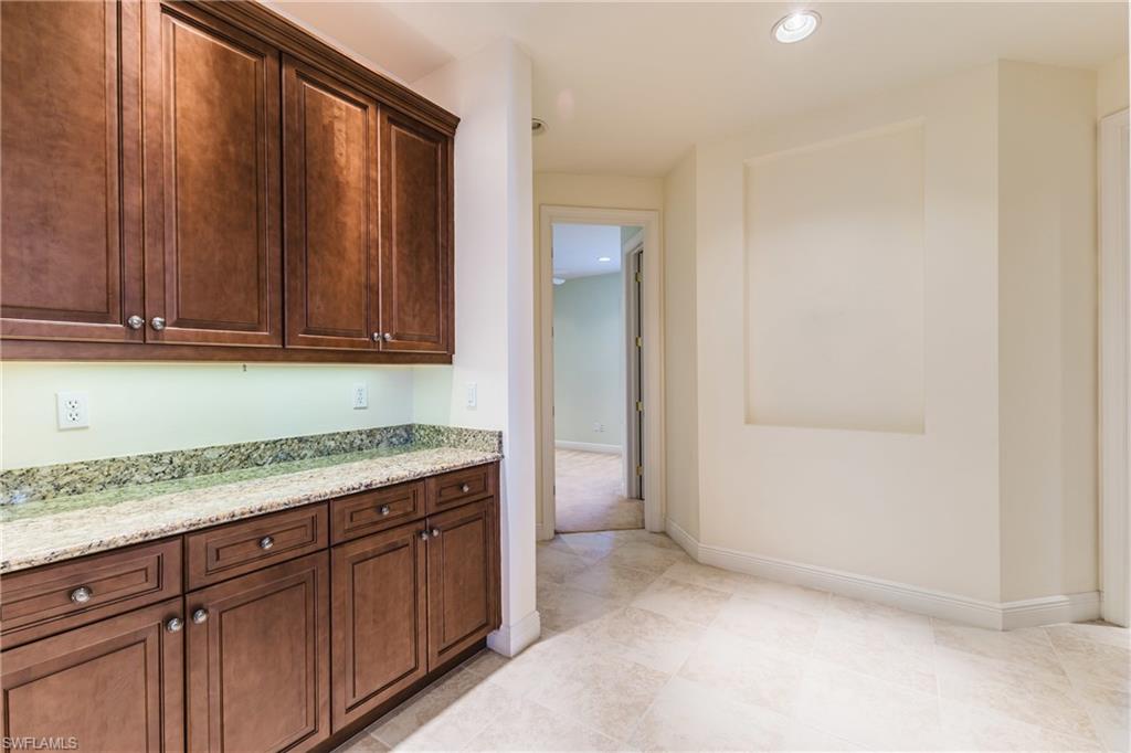 COUNTRY CLUB - Residential