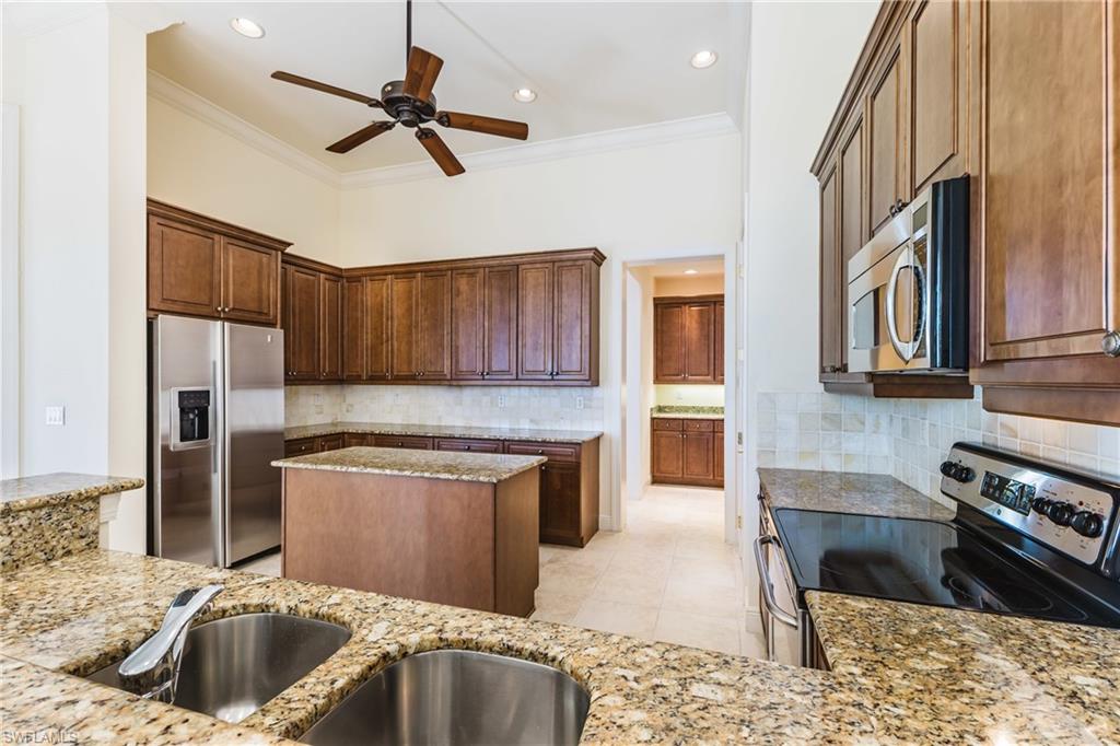 COUNTRY CLUB - Residential