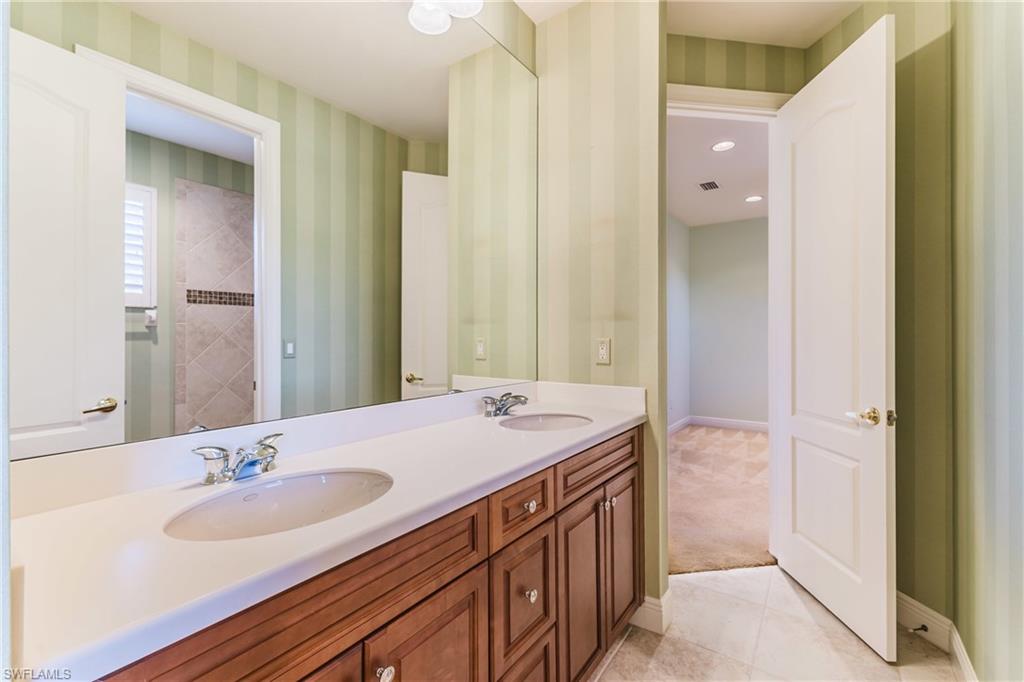 COUNTRY CLUB - Residential