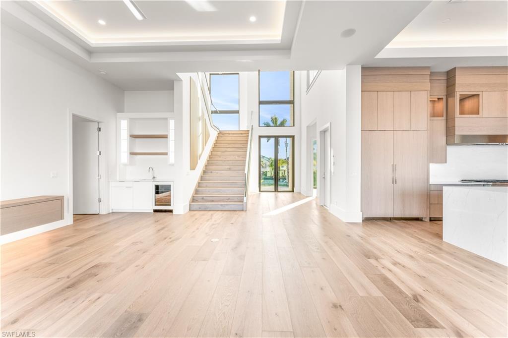 MARCO BEACH - Residential