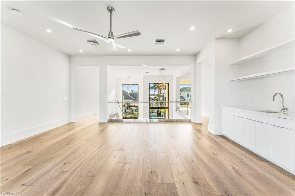 MARCO BEACH - Residential