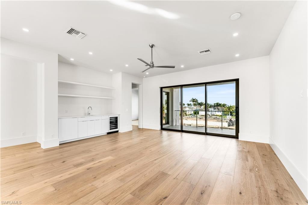 MARCO BEACH - Residential