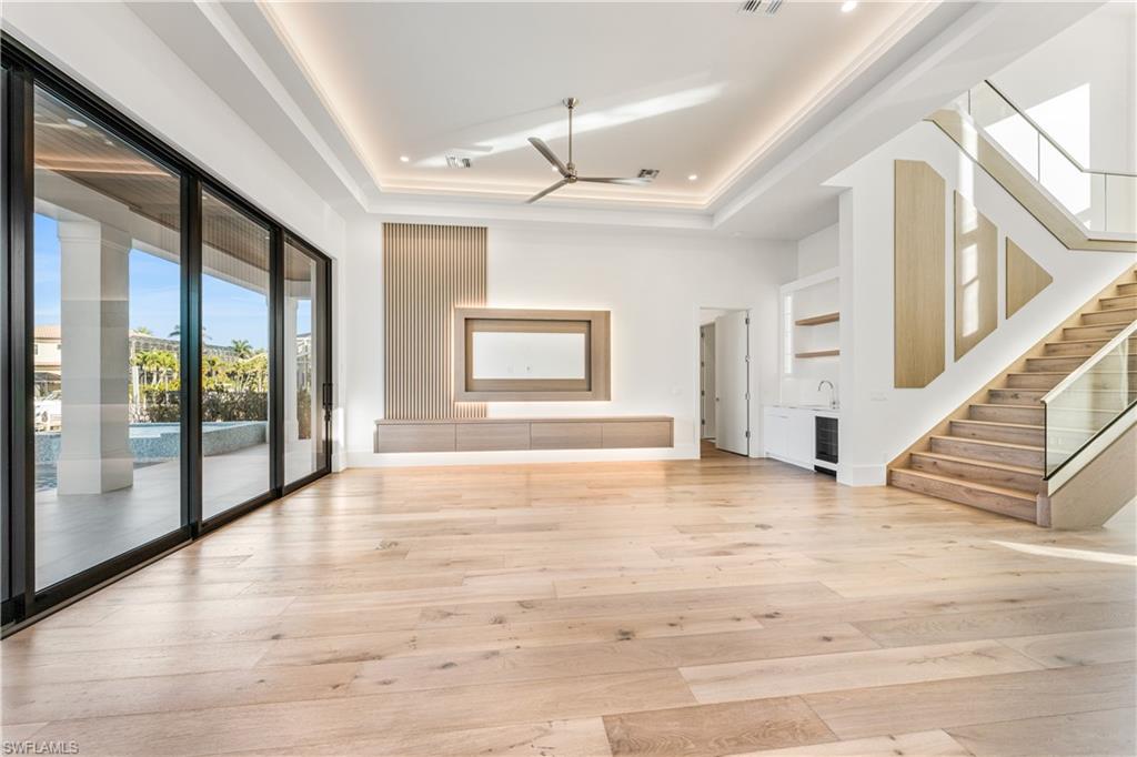 MARCO BEACH - Residential