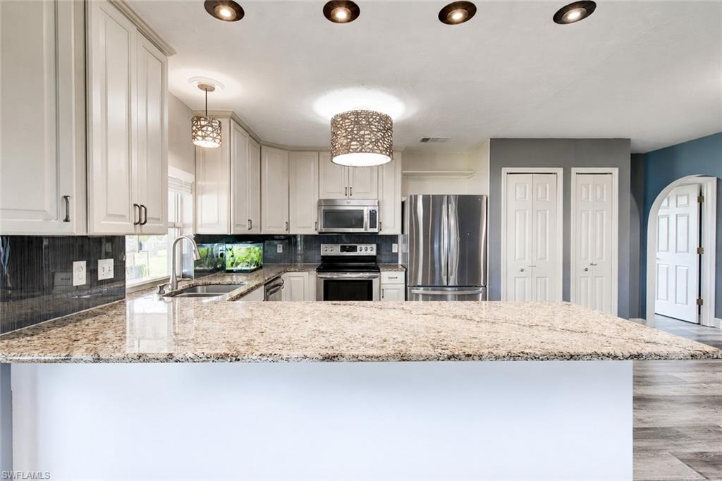 423 SW 39th TER