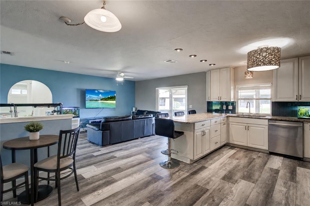 423 SW 39th TER