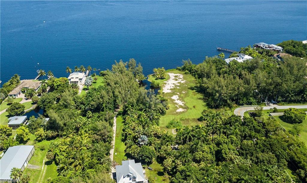 METES AND BOUNDS - Land