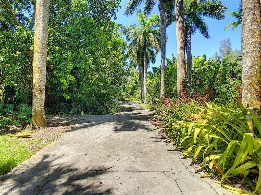 METES AND BOUNDS - Land