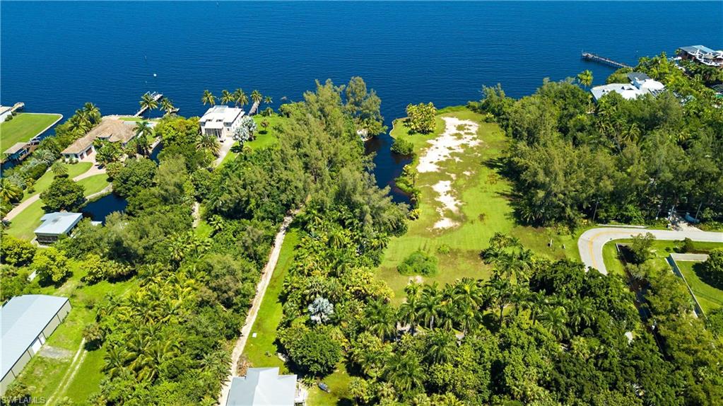 METES AND BOUNDS - Land