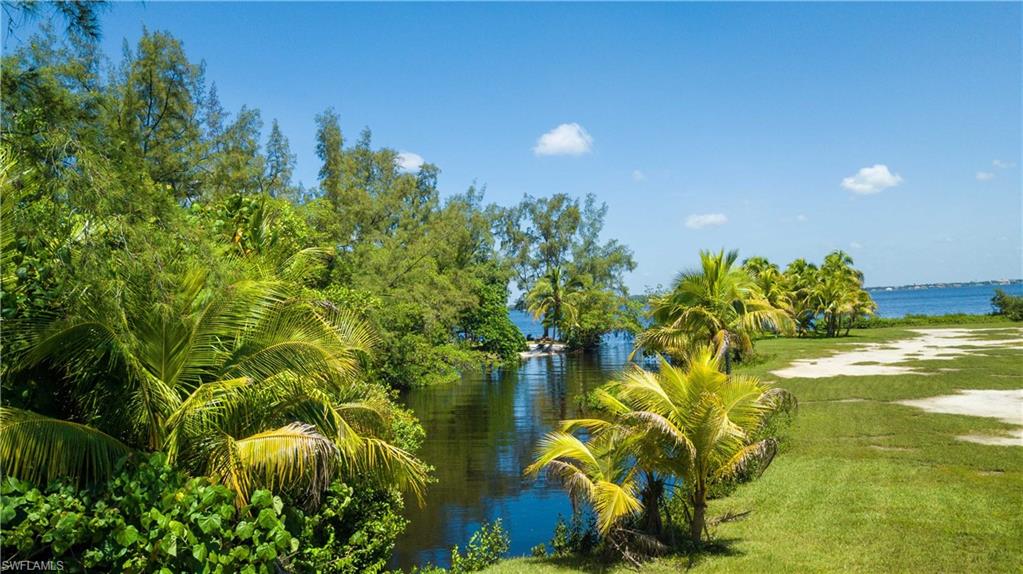 METES AND BOUNDS - Land