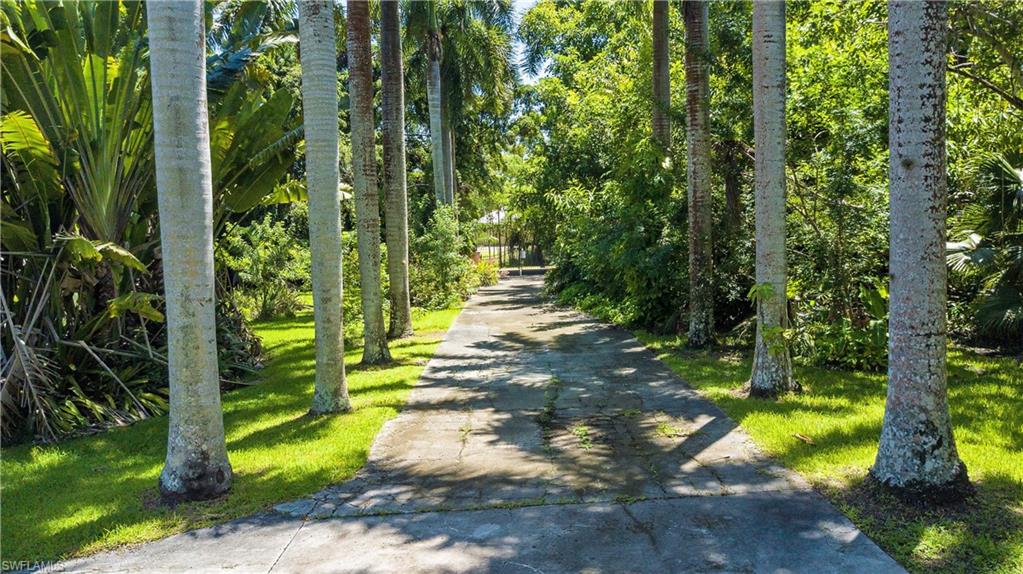 METES AND BOUNDS - Land