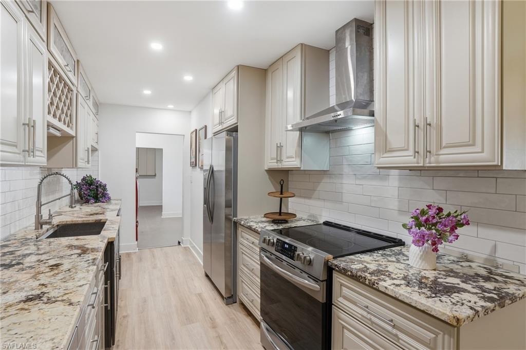 RIVER MANOR - Residential
