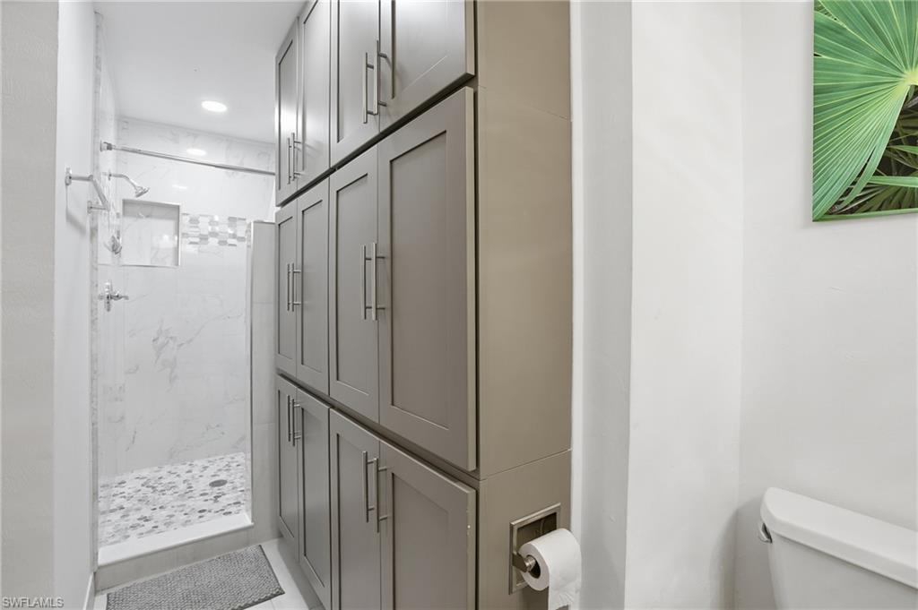 RIVER MANOR - Residential