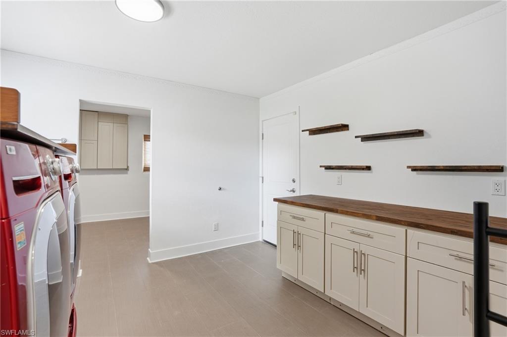 RIVER MANOR - Residential