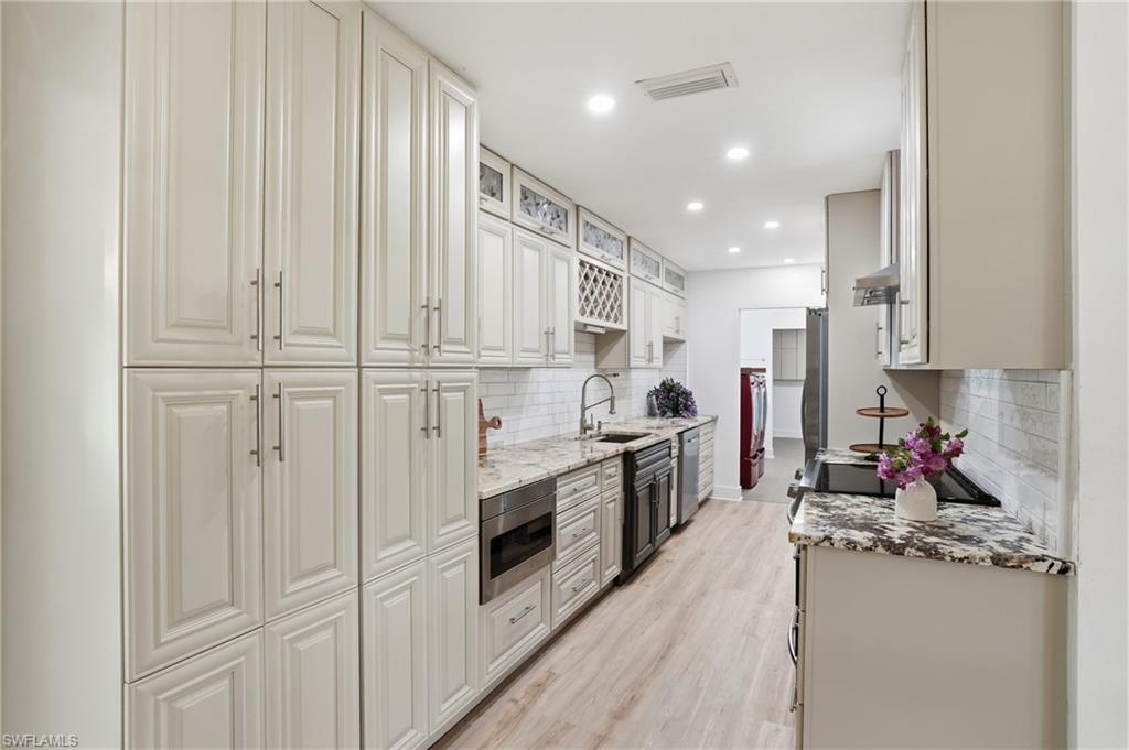 RIVER MANOR - Residential