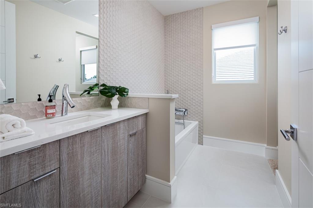 ROYAL HARBOR - Residential