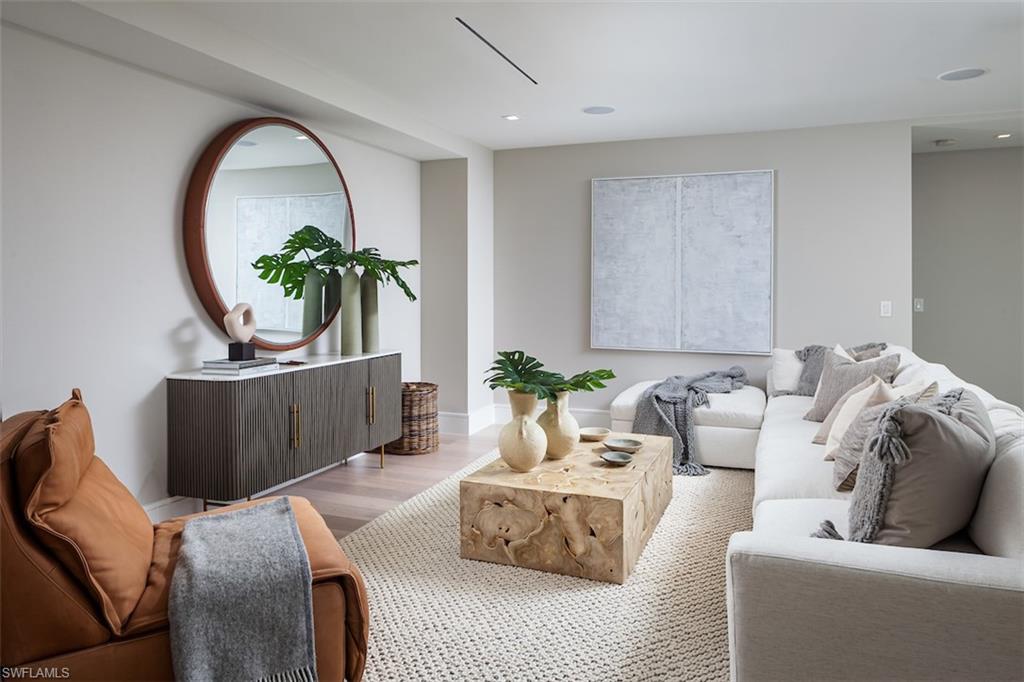 ROYAL HARBOR - Residential