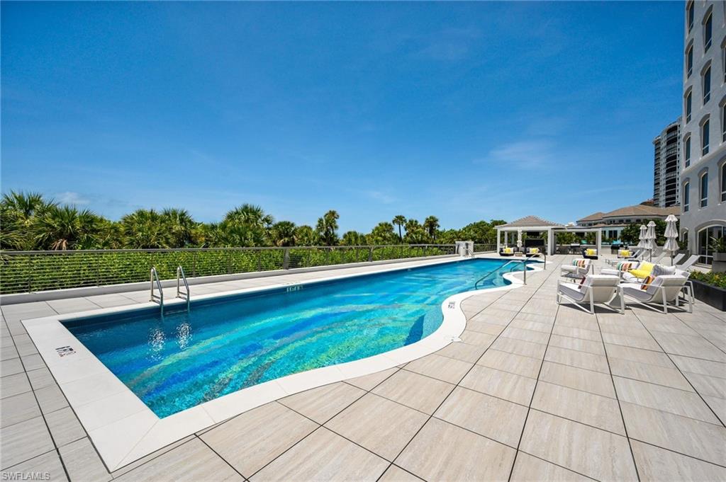 WINDSOR AT BAY COLONY - Residential