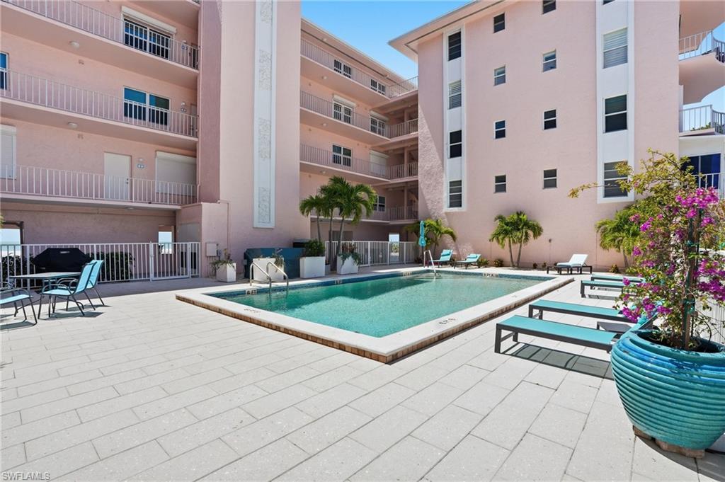 HICKORY SHORES - Residential