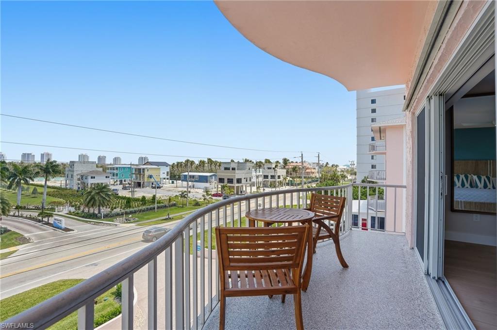 HICKORY SHORES - Residential