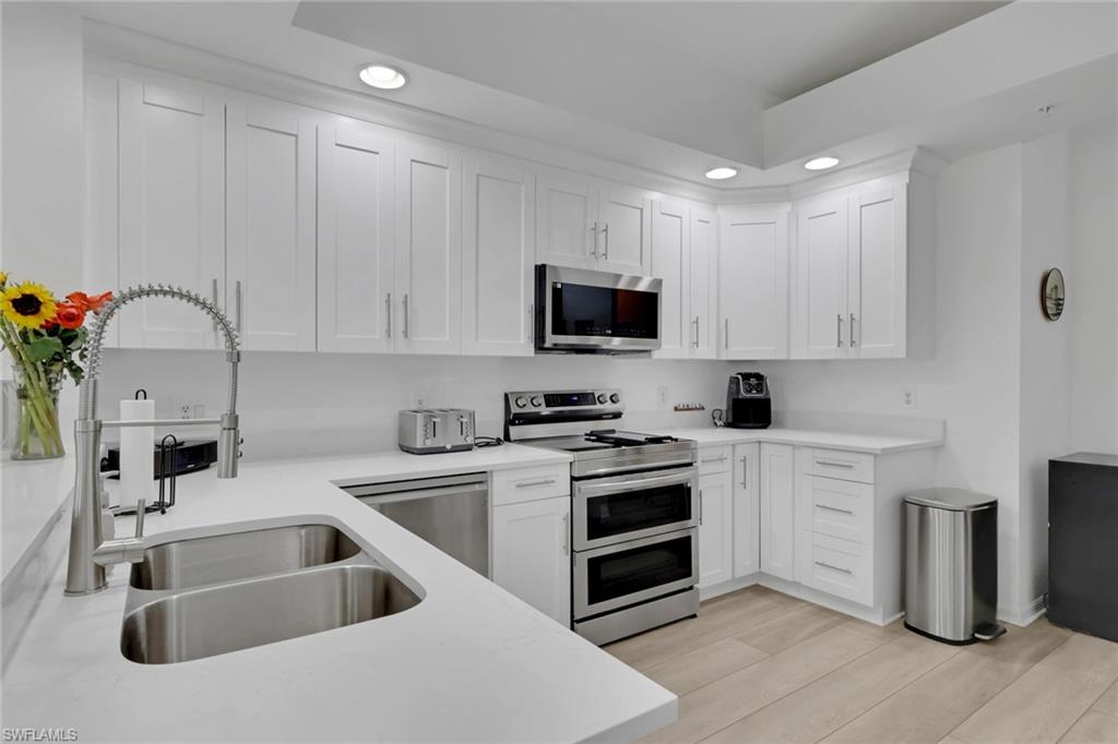 LAUREL GREENS - Residential