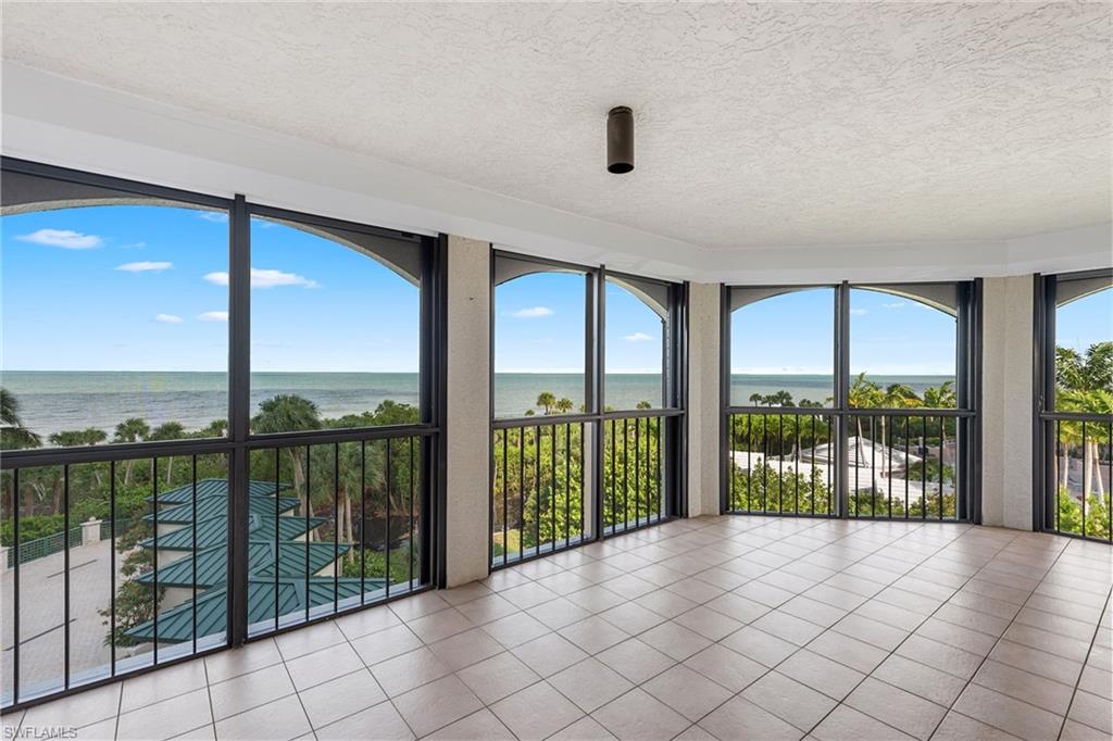 CARLYSLE AT BAY COLONY - Residential