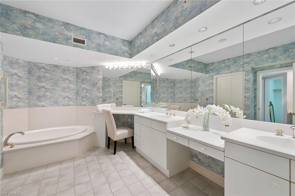 CARLYSLE AT BAY COLONY - Residential