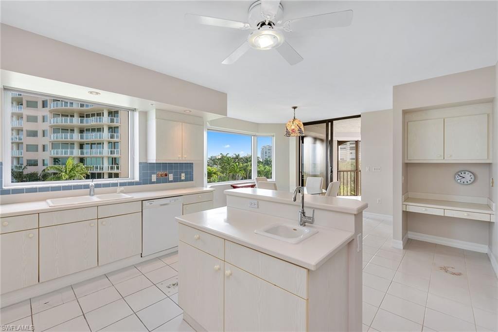 CARLYSLE AT BAY COLONY - Residential