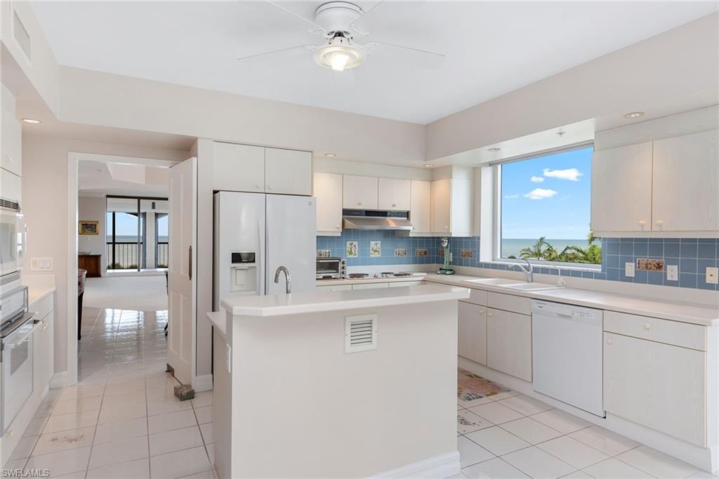 CARLYSLE AT BAY COLONY - Residential