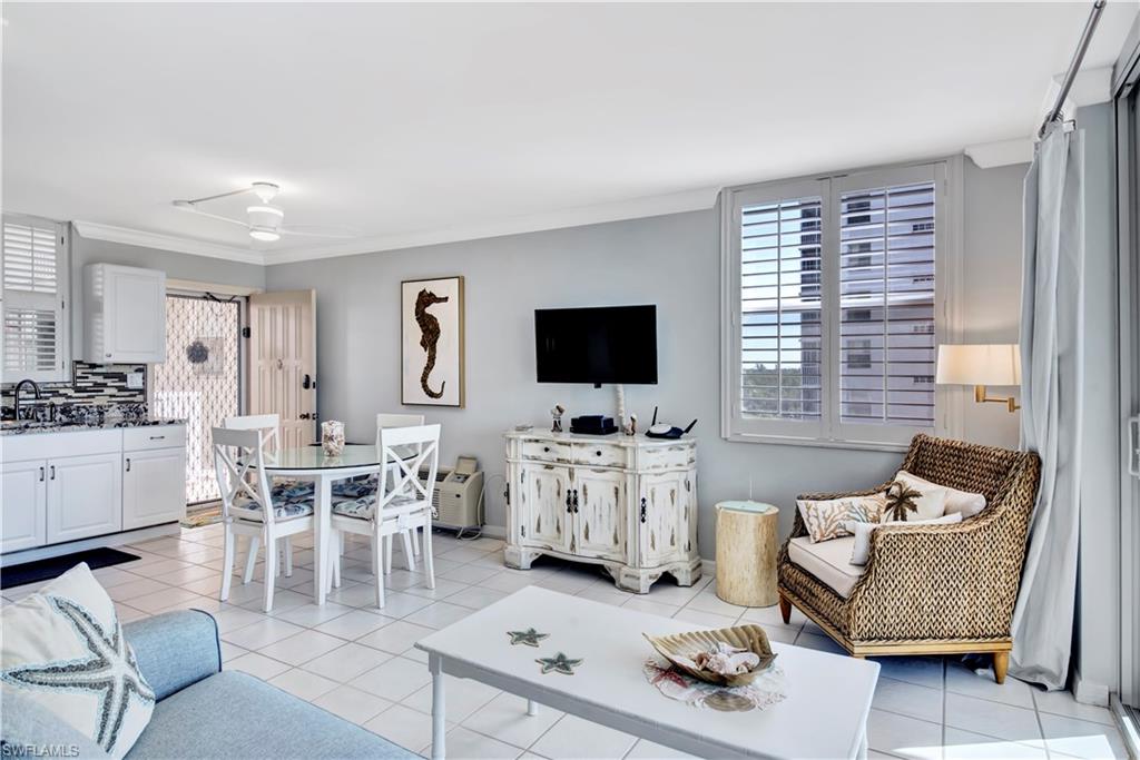 BEACH AND TENNIS CLUB - Residential