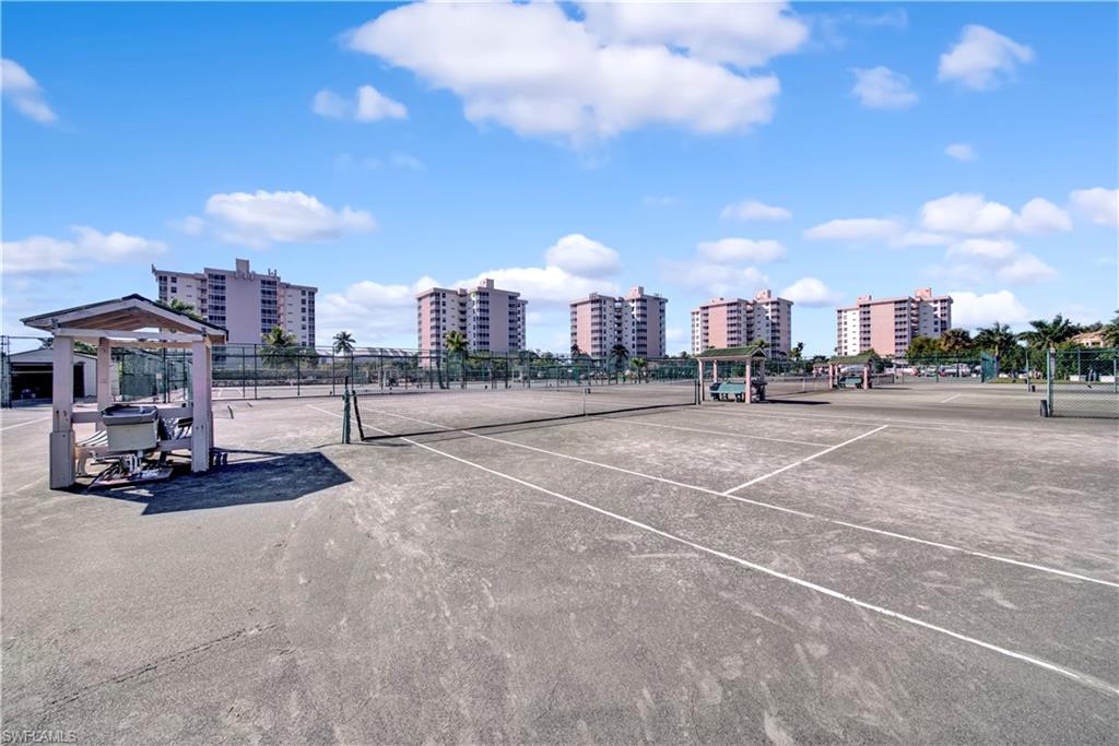 BEACH AND TENNIS CLUB - Residential