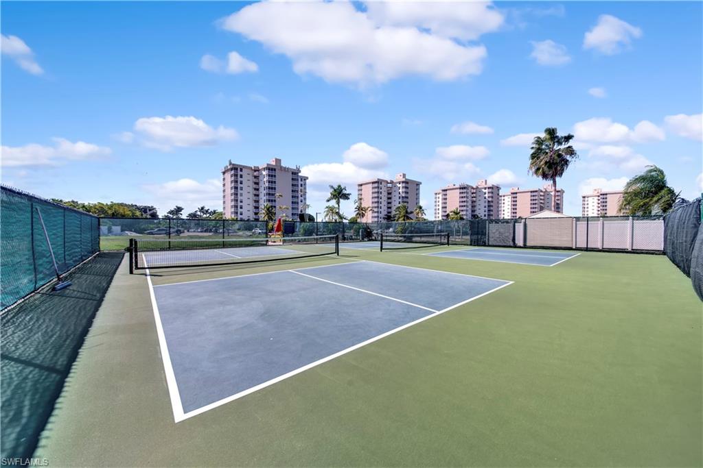 BEACH AND TENNIS CLUB - Residential