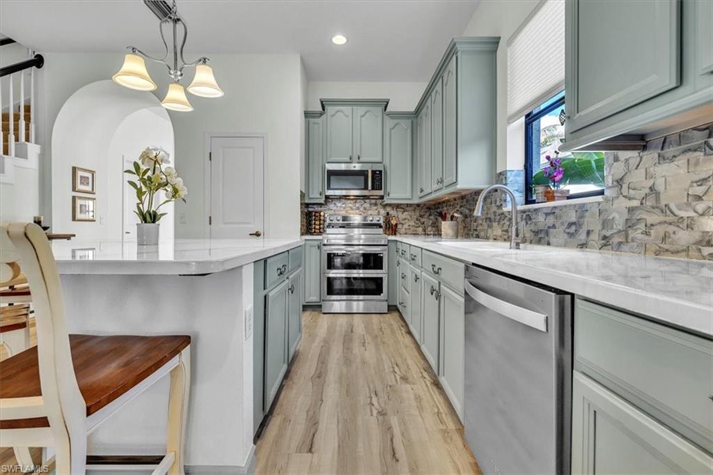 COUNTRY CLUB - Residential